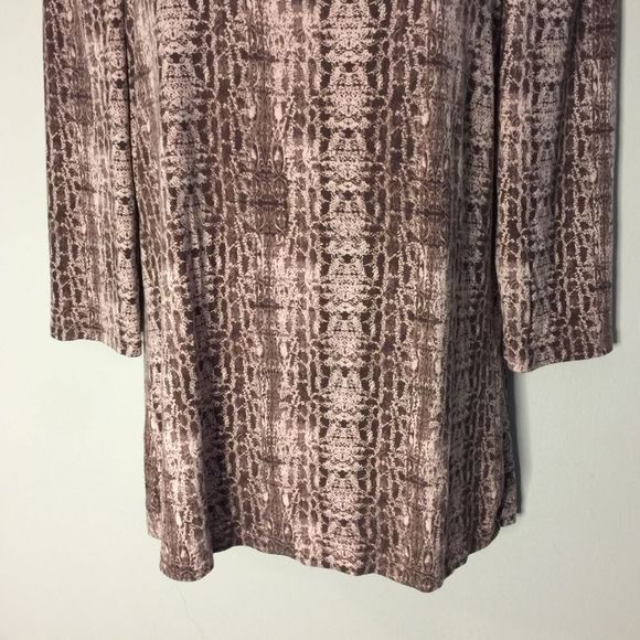 Jennifer Lopez Fashion 3/4 Sleeve Top - Picture 3 of 7